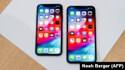 Устройства iPhone Xs Max и iPhone Xs 